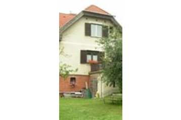 Hungría Privát Vértesszőlős, Exterior